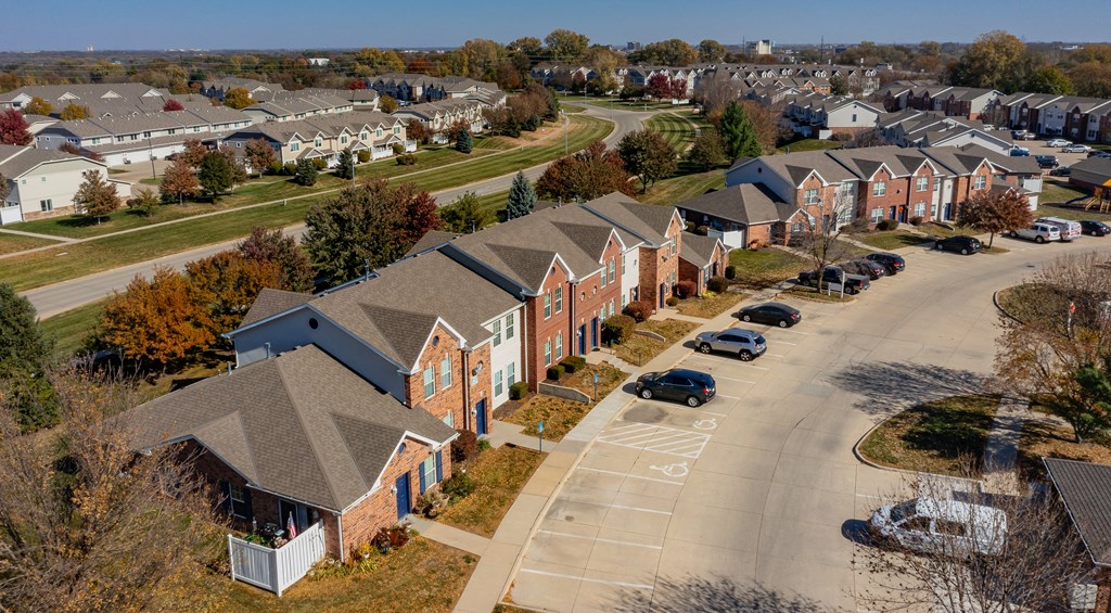 Maple Grove Villas Apartments, 8602 Westown Parkway, West Des Moines